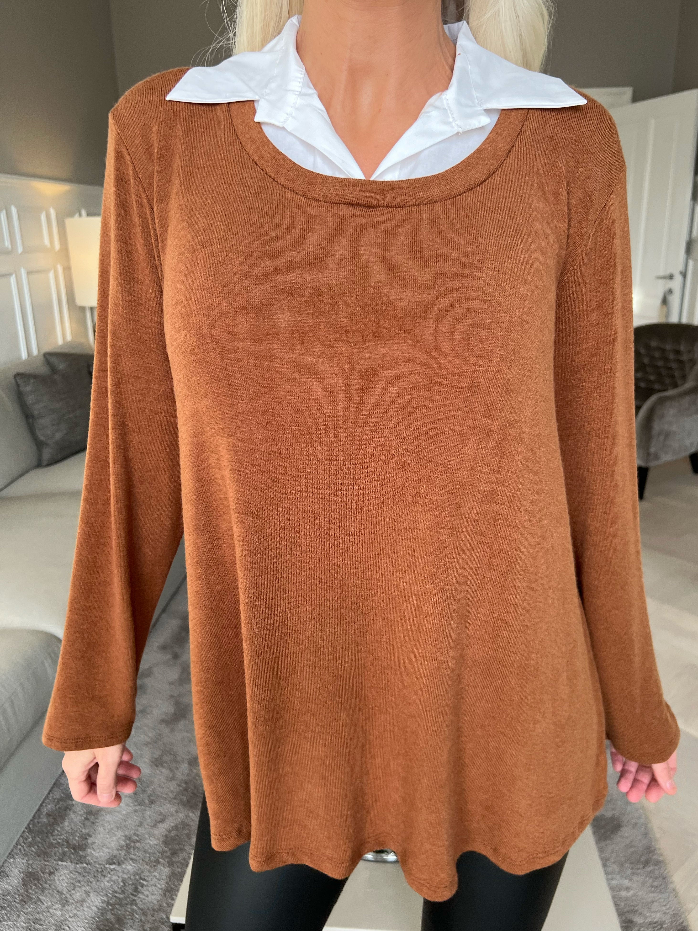 Rita - Dejlig blød bluse med hvid skjortekrave